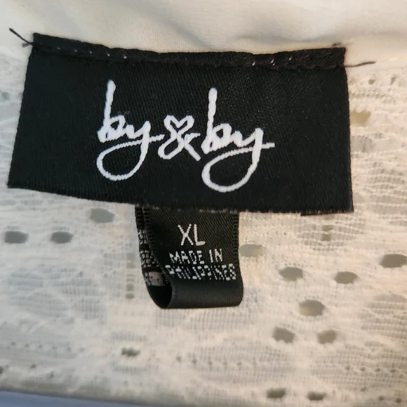 By & By Cream Sheer Printed Front Blouse. Beautiful pattern. Size XL. - Picture 4 of 5